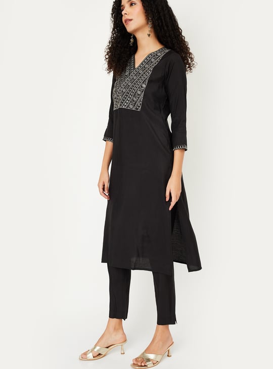 Women Embroidered Straight Kurta Set