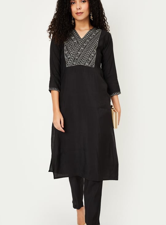 Women Embroidered Straight Kurta Set