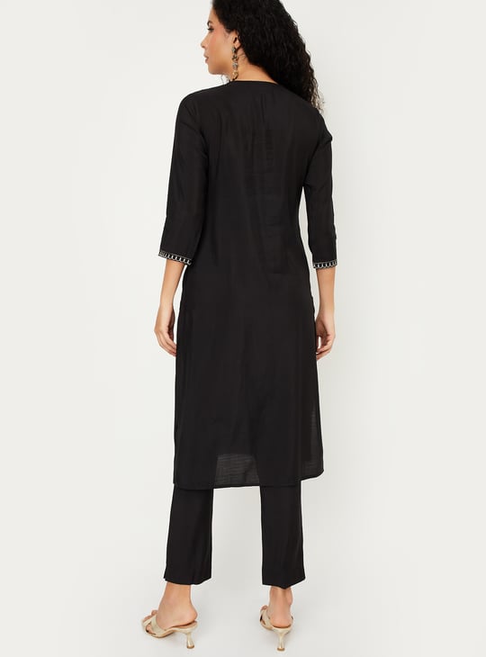 Women Embroidered Straight Kurta Set