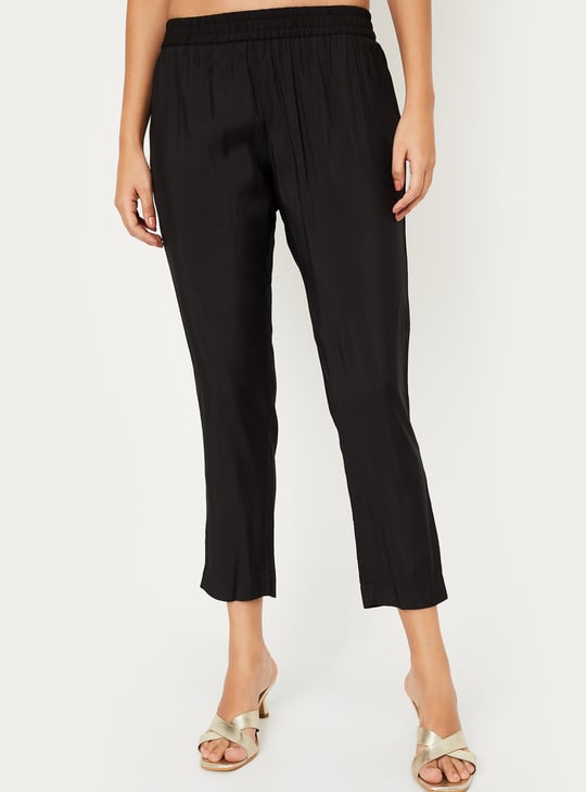 Women Embroidered Straight Kurta Set