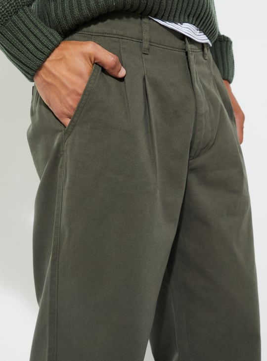 URB_N Men Solid Relaxed Fit Trousers