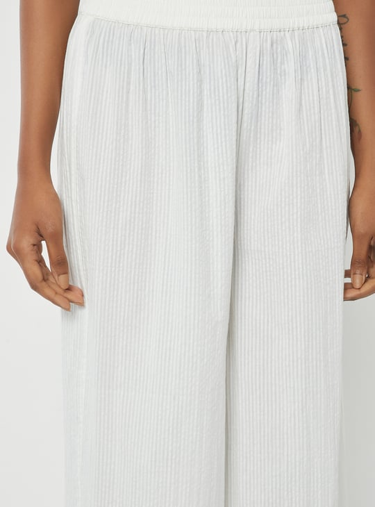 Women Seersucker Straight Kurta Set