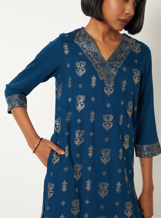 Women Foil Print Straight Kurta