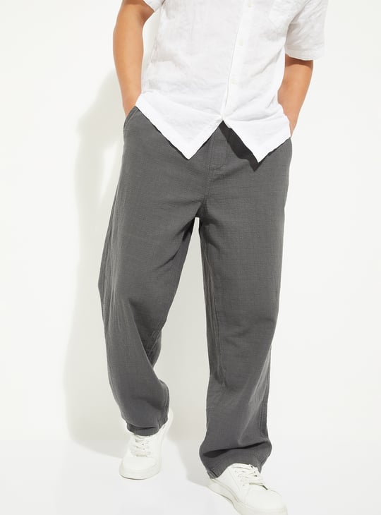 Men Solid Woven Pull-On Pants