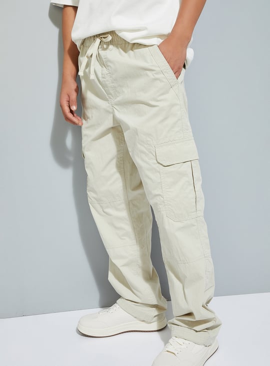 URB_N Men Solid Relaxed Fit Parachute Cargos