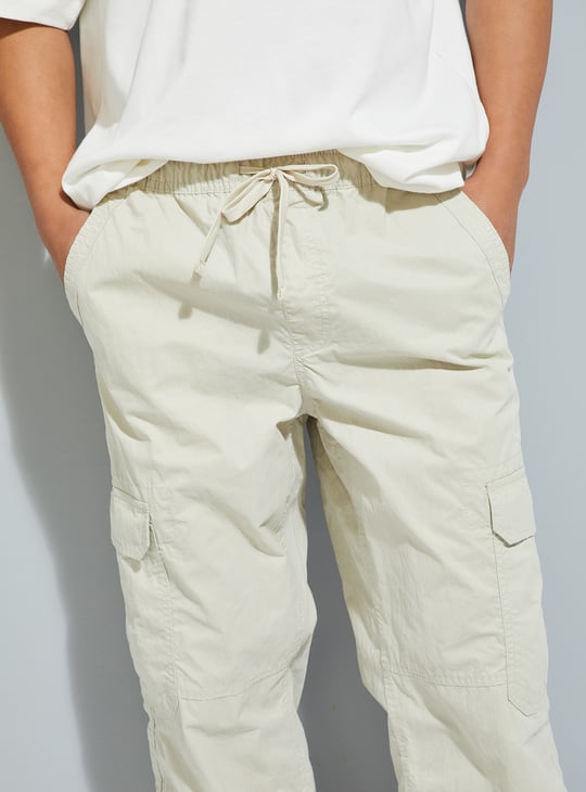 URB_N Men Solid Relaxed Fit Parachute Cargos