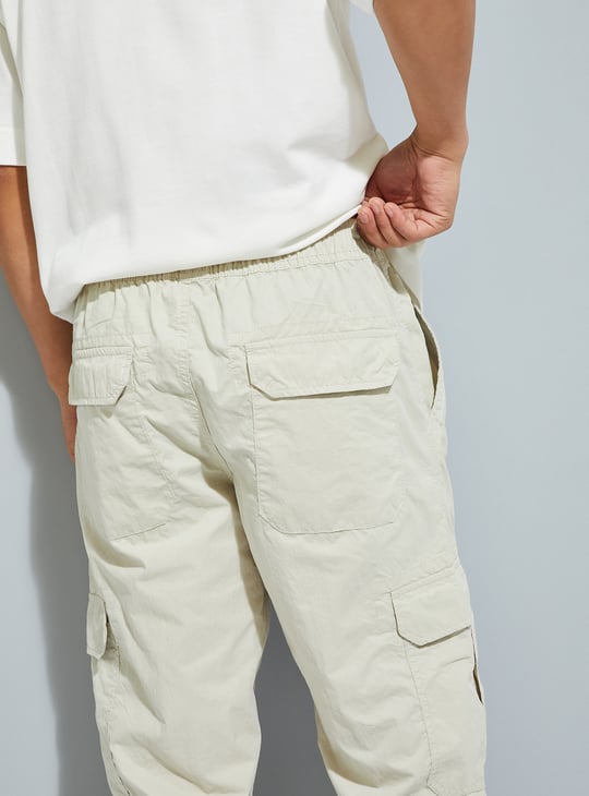 URB_N Men Solid Relaxed Fit Parachute Cargos