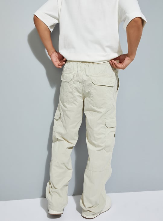 URB_N Men Solid Relaxed Fit Parachute Cargos