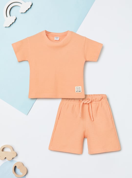 Boys Textured T-shirt & Shorts Set