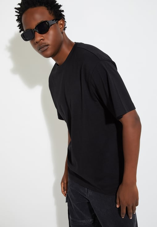 Buy URB_N Men Relaxed Fit Solid T-shirt Online at just Rs. 249.0