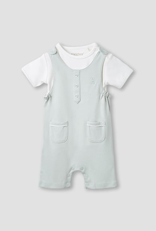 Giggles Solid T-shirt and Dungaree Set