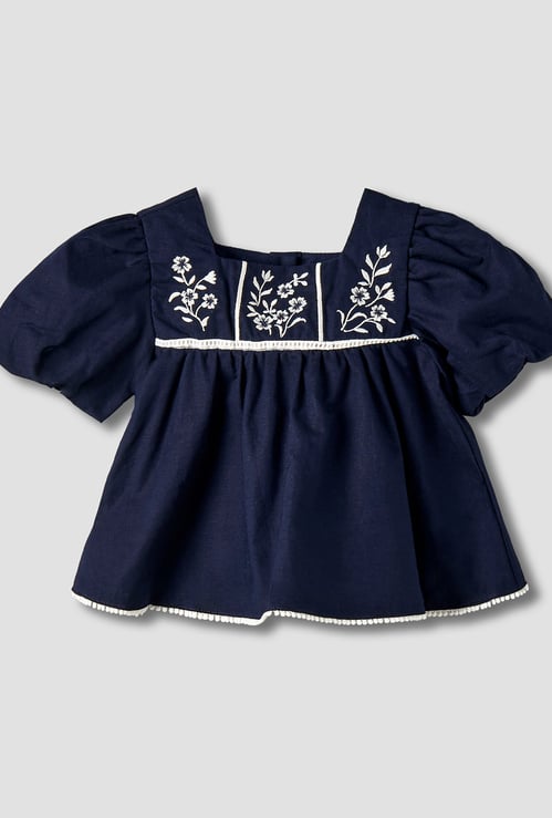 Juniors Embroidered Top