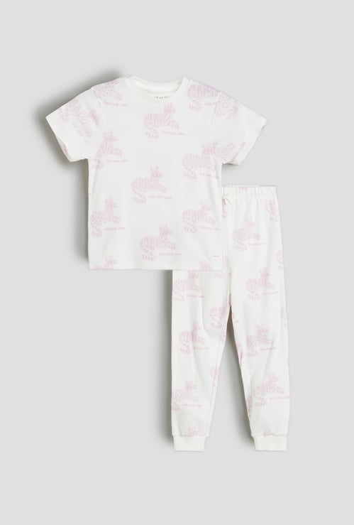 Juniors Animal Print T-shirt and Joggers Set