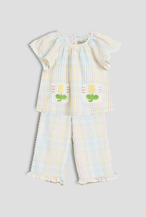 Juniors Seersucker Top with Trousers Set