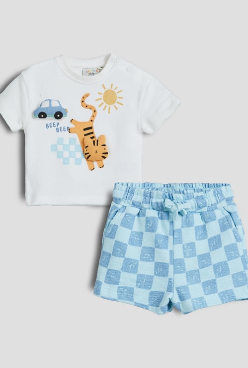 Juniors Appliqued T-shirt and Shorts