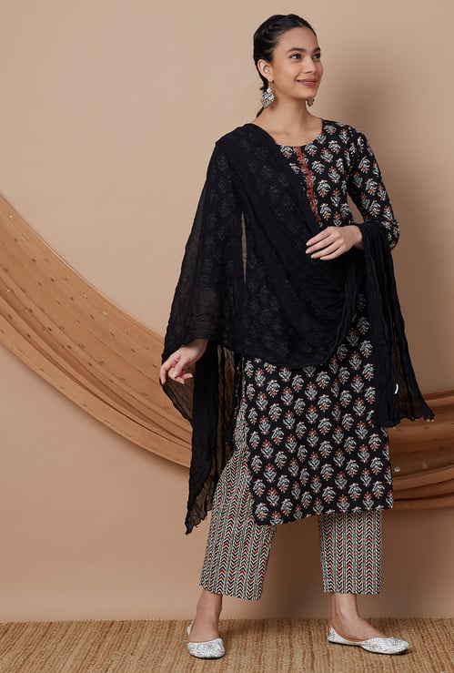 MELANGE Solid Dupatta with Embellished Border