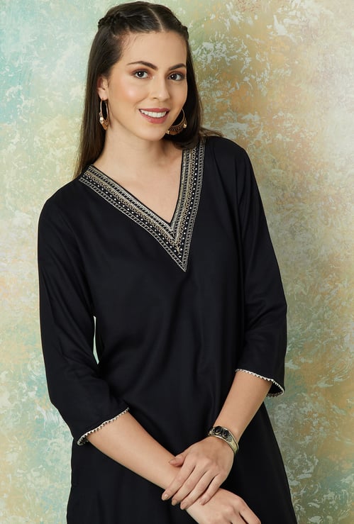 MELANGE Embroidered Straight Kurta