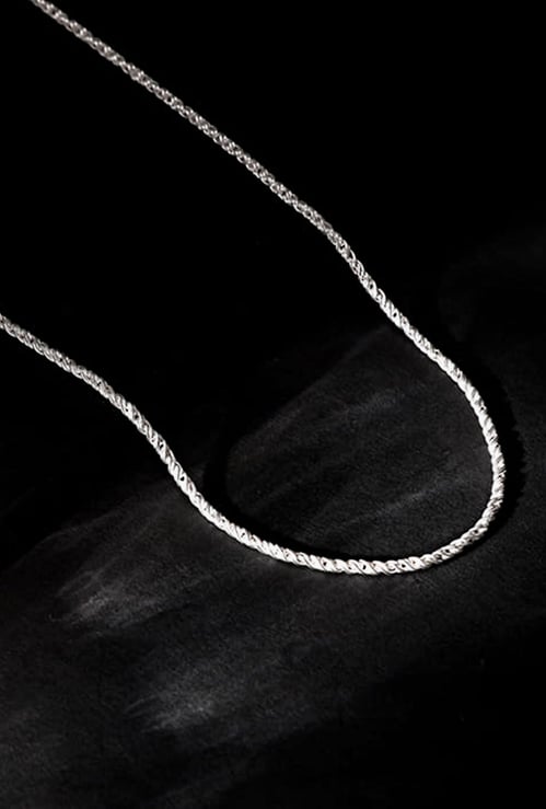 GIVA Sterling Silver Crest Chain