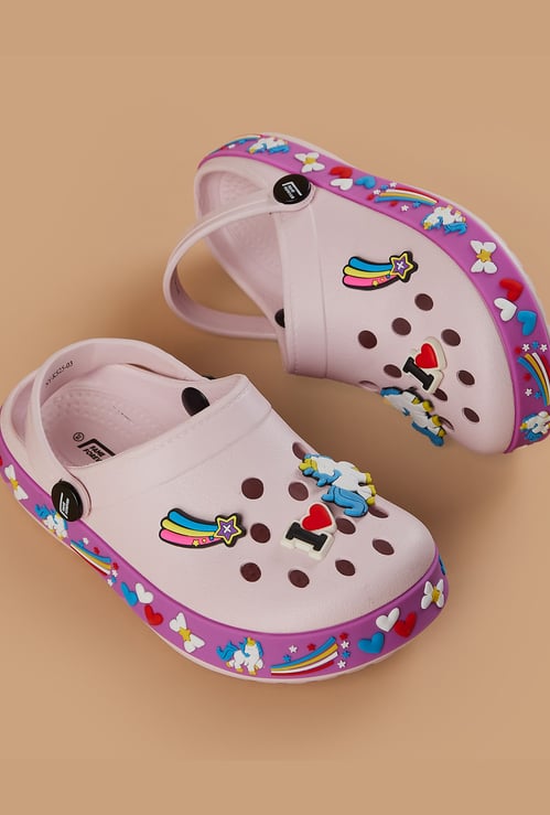 FAME FOREVER Girls Appliqued Clogs
