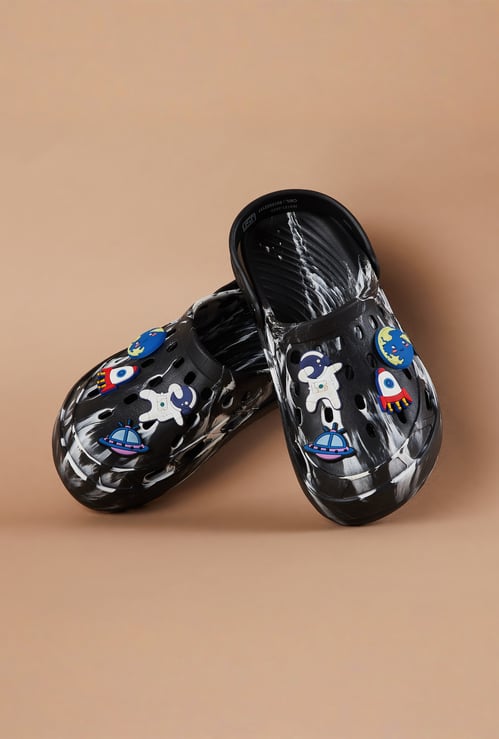 FAME FOREVER Boys Printed Clogs
