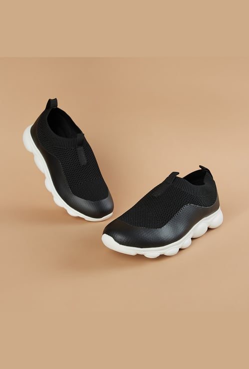 FAME FOREVER Boys Mesh Top Slip-On Shoes