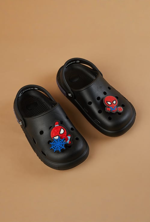 FAME FOREVER Boys Spider-Man Charm Clogs