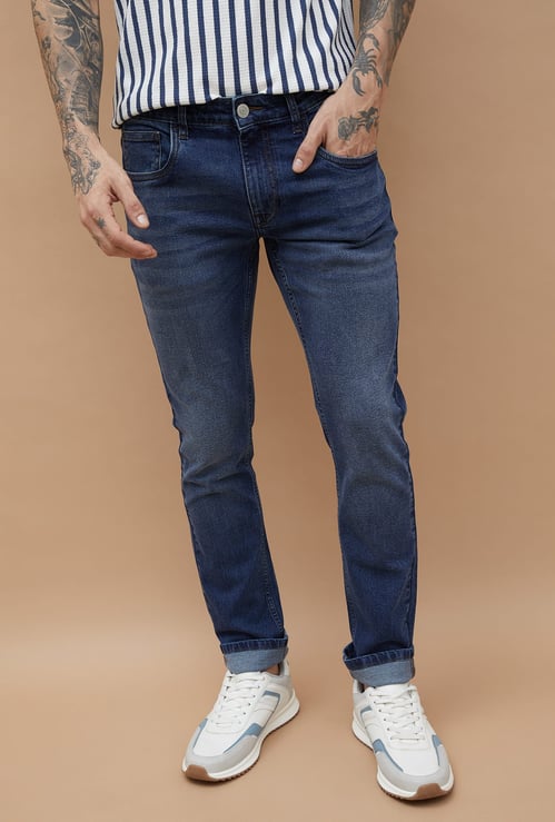 FAME FOREVER Mid-Washed Slim Tapered Jeans