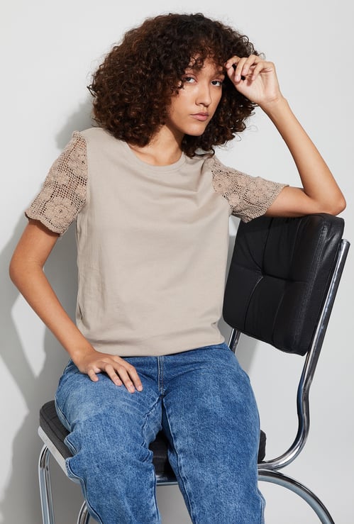 FAME FOREVER T-shirt with Floral Lace Sleeves