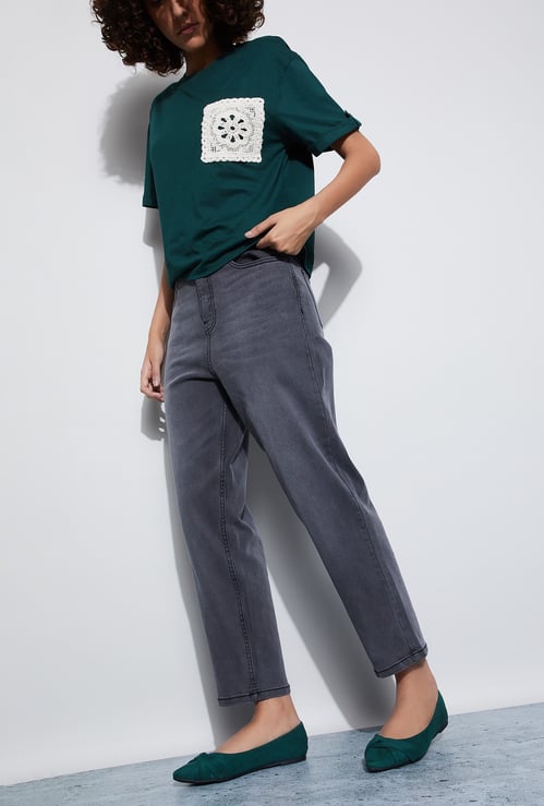 FAME FOREVER Solid Mom Fit Jeans