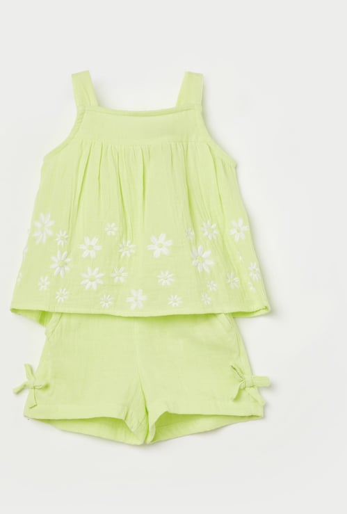 JUNIORS Girls Embroidered Top with Shorts