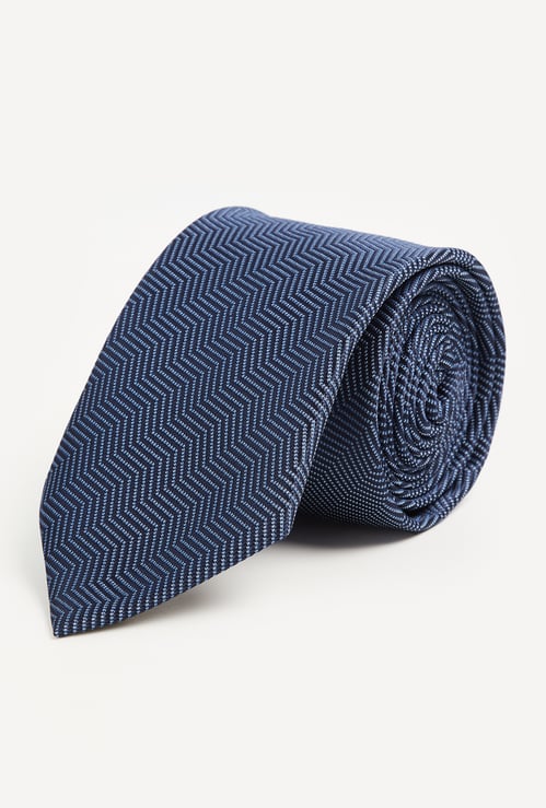 VAN HEUSEN Chevron Pattern Broad Tie