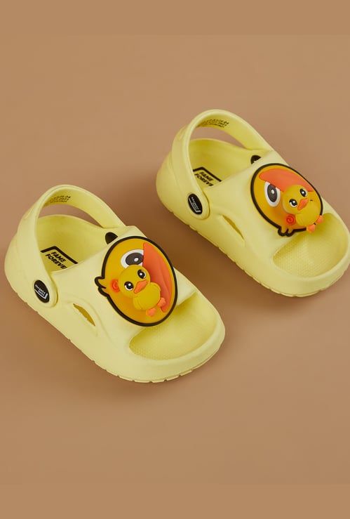 FAME FOREVER Girls Appliqued Sandals