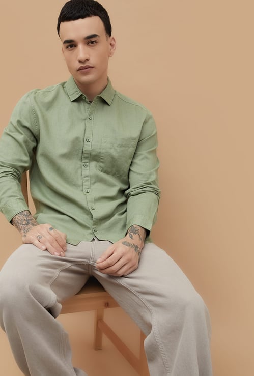 FAME FOREVER Solid Slim Fit Shirt