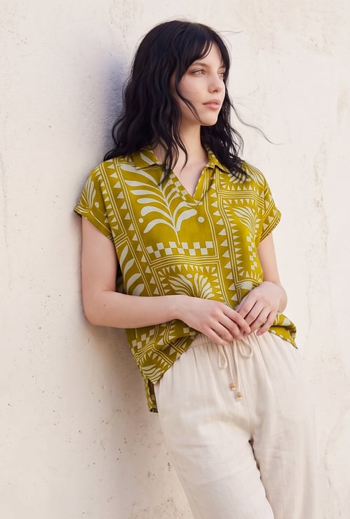 FAME FOREVER Printed Collared Top