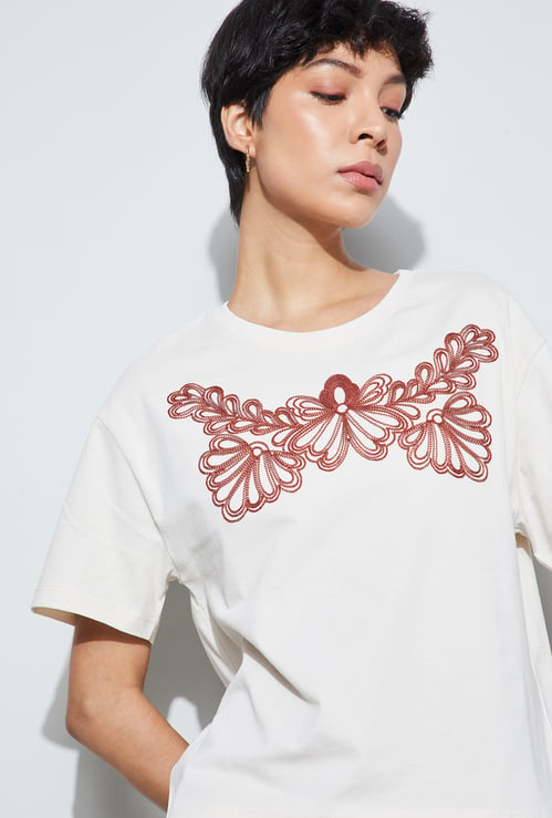 FAME FOREVER Embroidered T-shirt