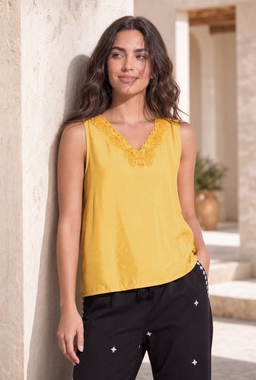 FAME FOREVER Embroidered Top