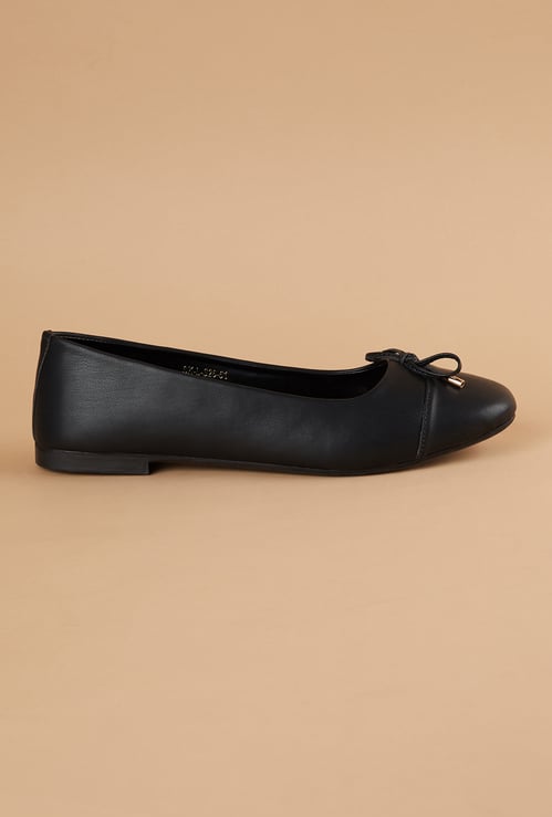 GINGER Solid Round Toe Ballerinas