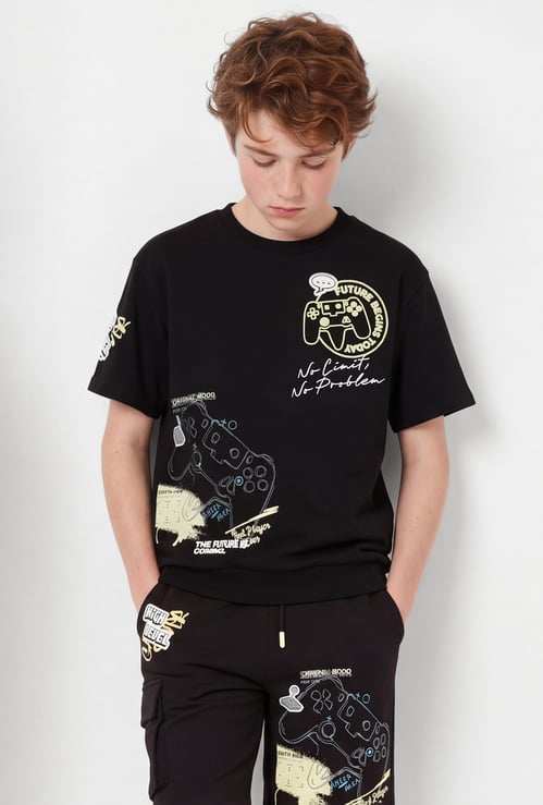 FAME FOREVER Boys Game Controller Graphic T-shirt