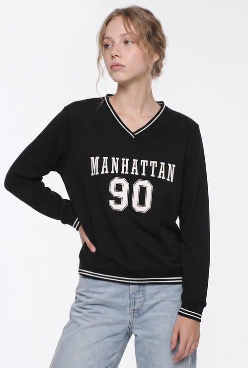 KRAUS Typography Print V-Neck Sweatshirt