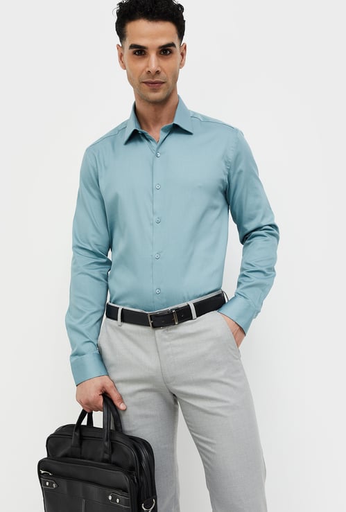 CODE Men Solid Slim Fit Formal Shirt