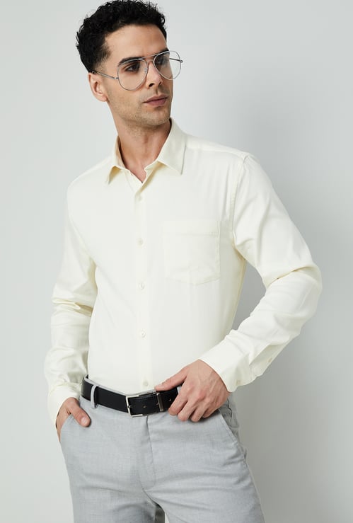 CODE Men Solid Slim Fit Formal Shirt