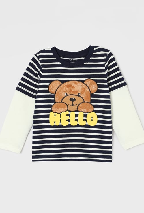 JUNIORS Teddy Appliqued T-shirt