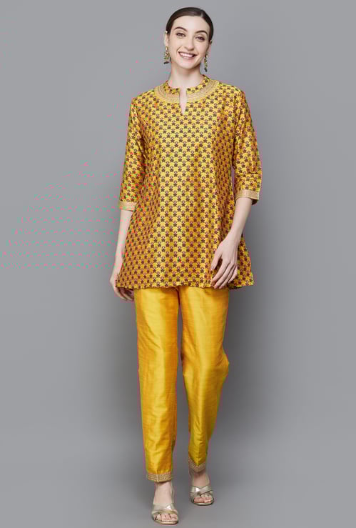 SPAN Women Embroidered Straight Kurta Set