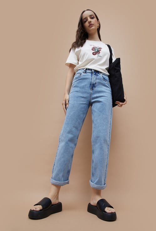 FAME FOREVER Light Washed Straight Fit Jeans