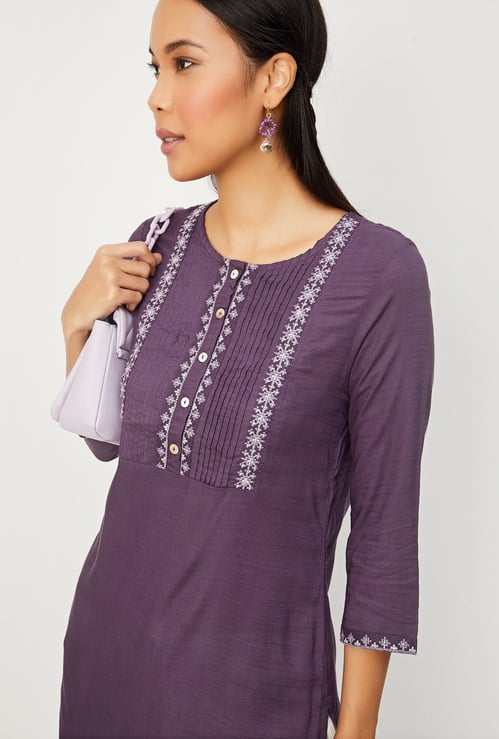 Women Embroidered Straight Kurta