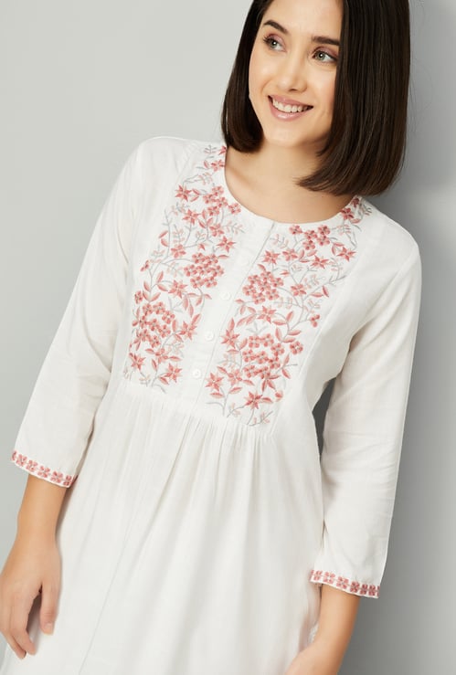 Women Yoke Embroidered Straight Kurta