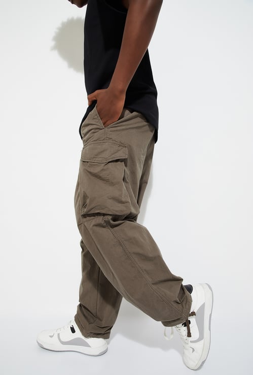 URB_N Men Solid Parachute Pants with Cargo Pockets