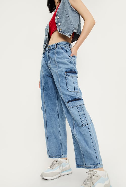 Women Relaxed Fit Light Washed Cargo Jeans