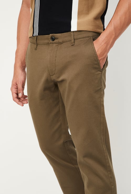 Men Solid Flexi Waist Slim Fit Chinos