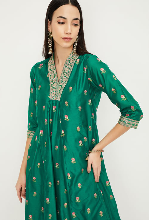 Women Floral Embroidered Kalidar Kurta